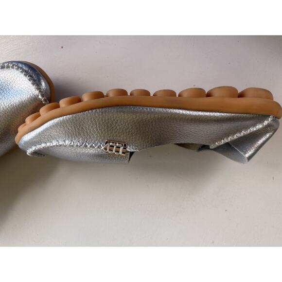 Venus Celia Women's Silver Comfort Leather Moccasins Size 11 - Picture 5 of 7